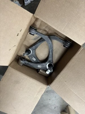 Пара правых и левых верхних рычагов управления для Chevrolet Silverado GMC Sierra 1500 2019-2024 годов выпуска - Изображение 1 из 3