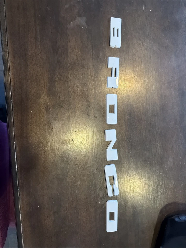 NEW OEM FORD 2021-2024 Bronco Tailgate BRONCO Nameplate Lettering M1PZ-9942528-B Foto 1 de 1