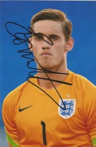ENGLAND & SOUTHEND* TED SMITH SIGNED 6x4 ACTION PHOTO+COA - Picture 1 of 1