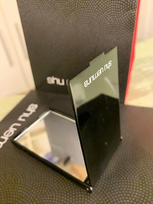 Cartera Espejo Shu Uemura Regalos de Maquillaje Tamaño Foto 1 de 4