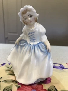Royal Doulton Dinky Doo HN 3618 13cm Hight - Picture 1 of 3