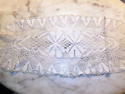 Spitzendecke Handarbeit um 1930/50 wohl Klöppelarbeit oval L 73 cm B 30 cm - Bild 1 von 4