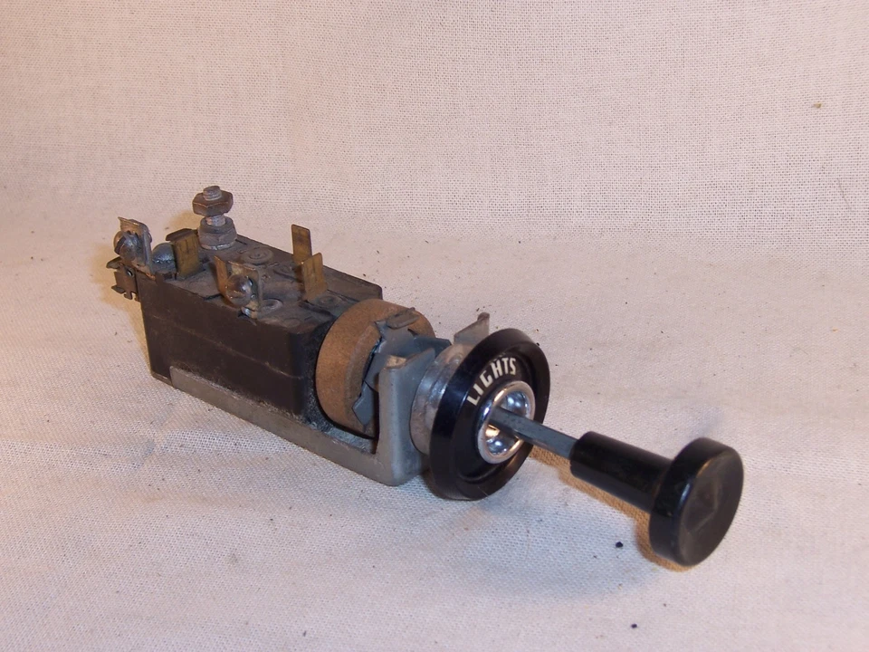 Interruptor de luz vintage Chevy Buick Olds Chrysler Cadillac Plymouth Ford Truck Foto 1 de 4