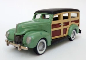 Unbranded 1/43 Scale UF201 - 1940s Ford Woody Wagon - Green/Black - Picture 1 of 4