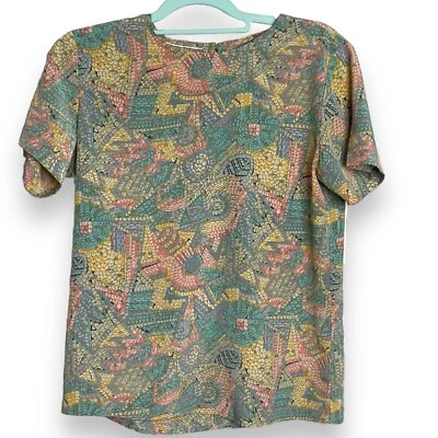 Blusa para mujer Le Caviar manga corta mediana multicolor estampado completo de colección Foto 1 de 4