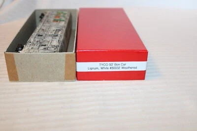 HO Scale Tyco, 50' Box Car, Lignum, White, #80032, Custom Weathered - Image 1 of 4