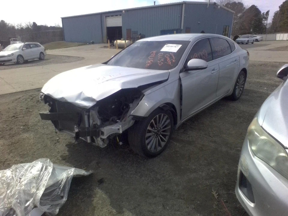 二手右前挡泥板 适合:2017 起亚 Cadenza 右前 A 级 — 第 1/4 张图片