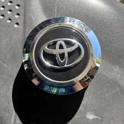 16 17 18 19 20 21 Toyota Land Cruiser OEM Wheel Center Cap 4260B-60370 75195 - Image 1 of 2
