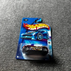 Hot Wheels #177 Track Stars Power Pipes 2010 rojo amarillo llamas sellado de fábrica  - Imagen 1 de 3