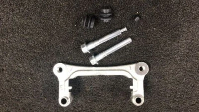 PARA MITSUBISHI OUTLANDER I LANCER 8 SOPORTE FRENO TRASERO PINZA DE TRANSPORTE SILLA - Imagen 1 de 2
