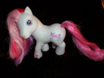 ✿My Little Pony G3 Frilly Frocks, 2002 Hasbro   Pink White Mask - Image 1 of 4