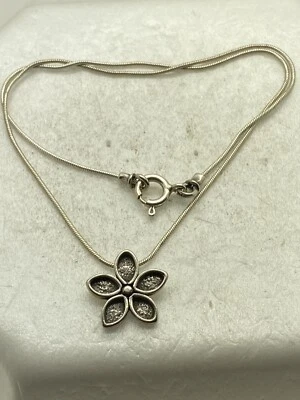 "Colgante Silpada flor plata esterlina 5/8"" con collar de 15"" 5,8 g" Foto 1 de 4