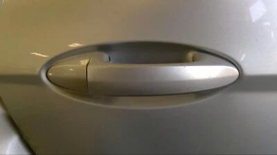 Manija de puerta exterior trasera derecha usada se adapta a: montaje de manija de puerta Ford Fiesta 2015 Foto 1 de 4