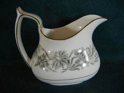 Spode Honeysuckle Y7928 Creamer - Image 1 of 2