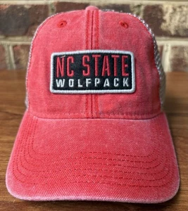 Gorra NC State Wolfpack Snap Back logotipo de la NCAA legado para hombre parche rojo camionero - Imagen 1 de 7