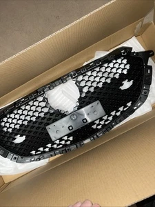 Genuine Mazda 2 Front Bumper Centre Grill D43N-50719 - Picture 1 of 3