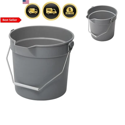 Cubo utilitario de plástico de alta resistencia de 10 cuartos de galón gris con boquilla de vertido Foto 1 de 3