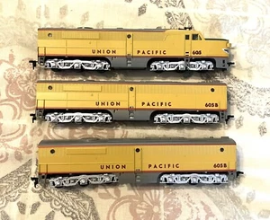 HO Union Pacific Diesel Locos A Dummy B Powered B Dummy UNITS . Ship Included - Picture 1 of 5