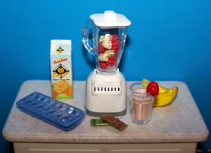 Re-Ment Mini Dulces #8 BATIDO DE FRUTAS Licuadora Fresa Plátano Cubitos de Hielo Barbie - Imagen 1 de 10