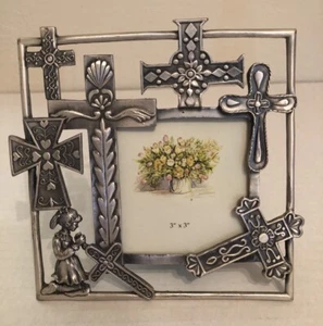 Marco de jarra religioso cruces y niña rezando 3 por 3 foto metal plateado - Imagen 1 de 11