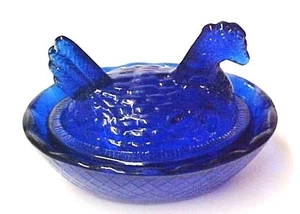 Mini plato de baratija nido de pollo cubierto de vidrio Blue Depression sal bodega - Imagen 1 de 6