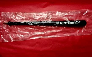 Rara penna a pipistrello in legno Nintendo 64, maggiore Lg. Baseball Ken Griffey Jr, sigillato in... - Foto 1 di 3