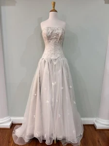 Maggie Sottero Size 8 Wedding Dress - Picture 1 of 6