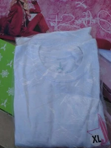 AUTHENTIC 100% Jeffree Star Winter Exclusive Tshirt XL - Picture 1 of 5