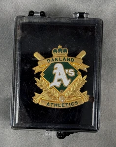 Prendedor de solapa de atletismo de Oakland de los años 90 de colección estilo escudo MLB promoción en caja ⚾ - Imagen 1 de 5