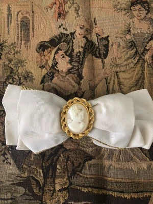 Pasador de pelo Kirk’s Folly camafeo francés vintage hecho en Francia Foto 1 de 4