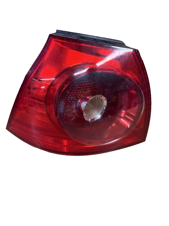 2004 VOLKSWAGEN GOLF ПАССАЖИРСКОЙ СТОРОНЕ ЗАДНИЙ ФОНАРЬ 1K6945095E #1 - Изображение 1 из 4