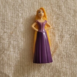 Disney Tangled REPUNZEL Action Figure / Cake Topper Approx.  2.5" - Picture 1 of 2
