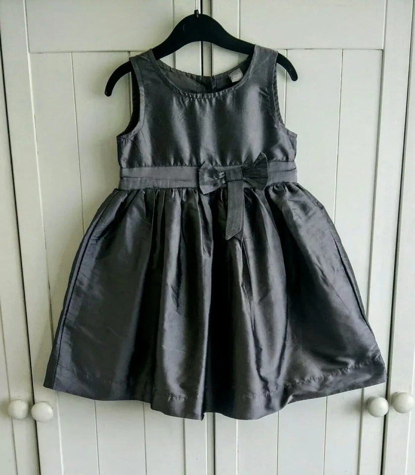 Girls Silver Grey Party / Wedding dress Size 3-4 Years - Image 1 of 1