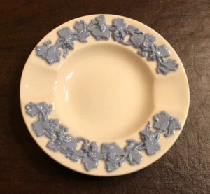 Vintage Wedgwood Etruria Barlaston Embossed Queensware Porcelain Ashtray England - Picture 1 of 5
