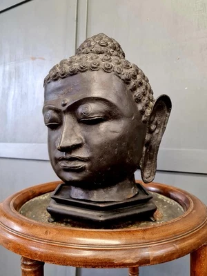 Cabeza de Buda de bronce de principios del siglo XX - Escultura fundida de cera perdida Foto 1 de 4