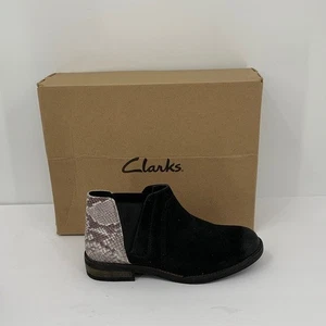 Clarks DemiBeat Stiefeletten Schuh Chelsea Schwarz Wildleder Leder Snake Comfort Neu 6 - Bild 1 von 7