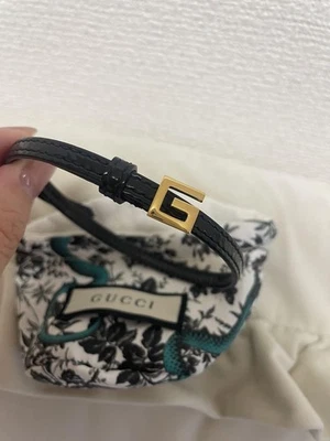 Gargantilla GUCCI de cuero negra con logotipo G dorado ajustable declaración de lujo usada Foto 1 de 4