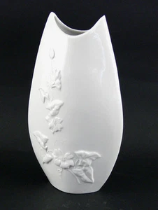 9942063 Wagner & Apel Porcelain White Vase with Flowers Modern H24cm - Picture 1 of 1