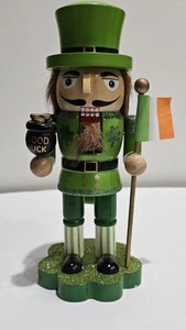 ST PATRICKS NUTCRACKER 9" IRISH LEPRECHAUN w SHAMROCK & POT OF GOLD GOOD LUCK - Picture 1 of 6