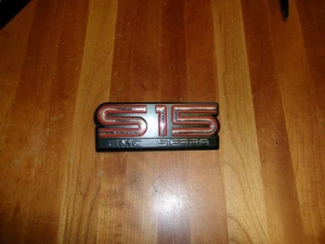 1985 1986 1987 1988 - 1989 GMC SIERRA S15 TRUCK FENDER EMBLEM nos gm - Bild 1 von 2