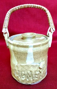 Honey Pot - Artisan Handcrafted & Signed Pottery Stoneware Jar W/ Lid Studio Art - Imagen 1 de 5