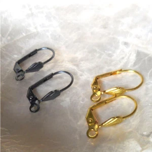 8 BOUCLES OREILLES DORMEUSES à Coquille - 10/19 mm Ann. 2 mm - Hématite/Doré - Foto 1 di 3