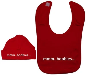 Boobies Baby Fütterung Lätzchen & Beanie Mütze/Kappe Neugeborene - 12 Monate Zunahme Geschenk Junge Mädchen - Bild 1 von 6