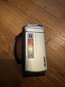 Sony DCR-SX63 Handycam Digital Video Camcorder Compact Sleek Silver With Case - Picture 1 of 8