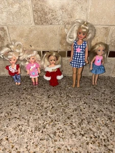 Mattel Barbie Kelly Krissy Crissy Muñecas Lote Posable con Trajes #494 Navidad - Imagen 1 de 9