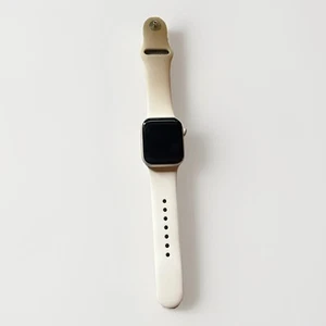Apple Watch SE2 2e génération 40 mm boîtier en aluminium bracelet S/M Starlight (GPS + cellulaire) - Photo 1 sur 6