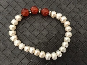 Faux PEARL Elasticated BRACELET With DIAMANTES - Picture 1 of 2