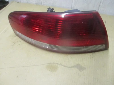 Lámpara trasera izquierda convertible Sebring 2005 con enchufes 01-06 Foto 1 de 3