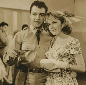A PRIVATE’S AFFAIR-Sal Mineo-Terry Moore-Original 1959 Press Photo-Military (A) - Picture 1 of 5