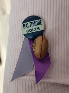 VINTAGE 1960's BALTIMORE COLTS PIN/PINBACK/BUTTON WITH FOOTBALL ATTACHMENT. - Picture 1 of 6